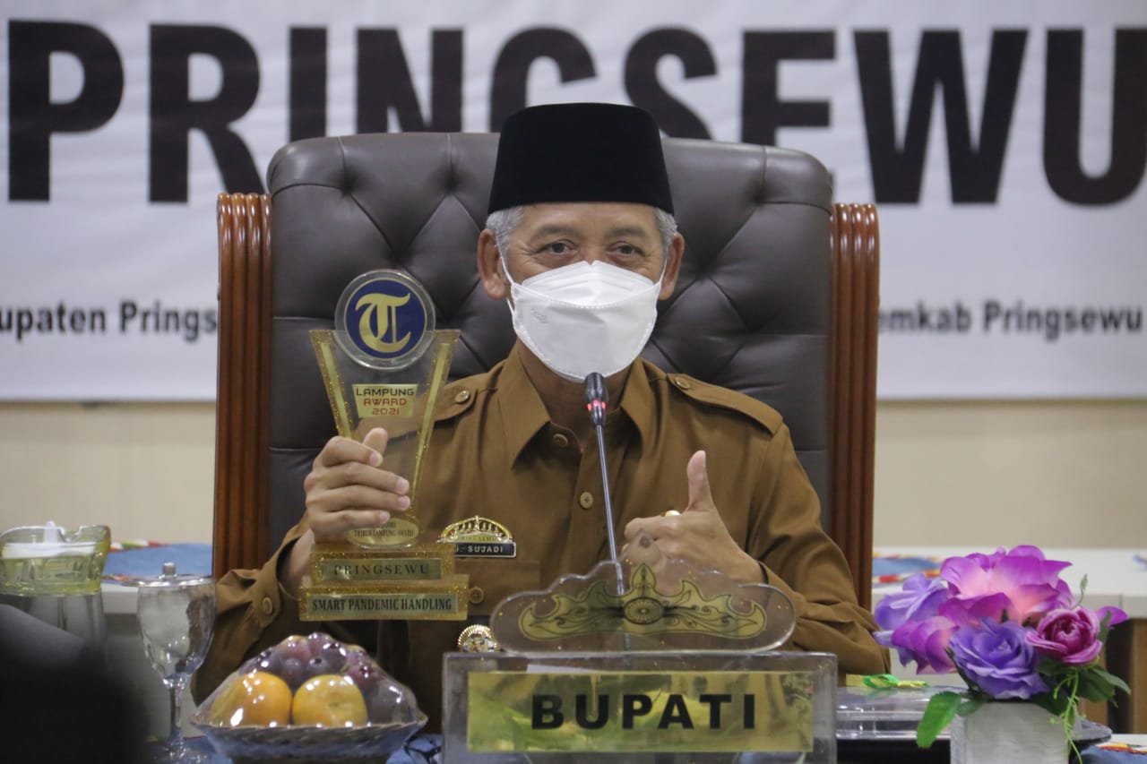 Bupati Pringsewu Raih Tribun Lampung Award 2021